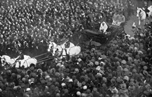 Royal Wedding Crowds Collection: Royal Wedding 1919 - leaving Westminster Abbey
