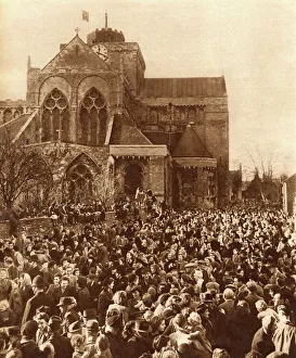 Royal Wedding Queen Elizabeth II Gallery: Royal Wedding 1947 - crowds at Romsey