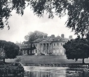 Royal Wedding Queen Elizabeth II Gallery: Royal Wedding 1947 - honeymoon at Broadlands