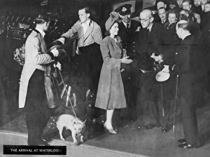 Images Dated 6th February 2012: Royal Wedding 1947 - newlyweds depart for honeymoon at Water