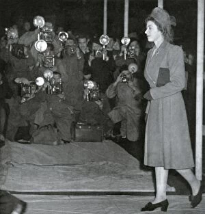 Images Dated 20th January 2011: Royal Wedding 1947. Princess Elizabeth arrives for rehearsal