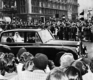Images Dated 7th March 2011: Royal Wedding 1963 - bride arrives at the Abbey