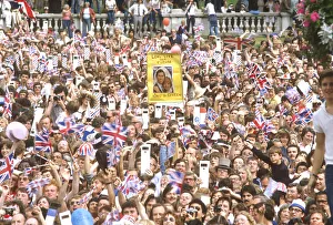 Royal Wedding Crowds Collection: Royal Wedding 1981