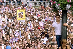 Royal Wedding Crowds Collection: Royal Wedding 1981