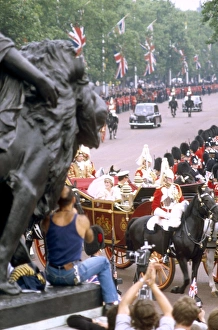 Royal Wedding Crowds Collection: Royal Wedding 1981
