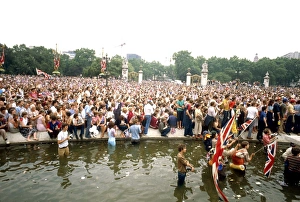 Royal Wedding Crowds Collection: Royal Wedding 1981