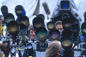 Royal Wedding Crowds Collection: Royal Wedding 1986 - lenses poised