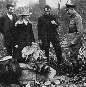 Royal WW1 allotment visit, 1918: King George V & cabbage