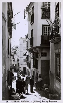 Rua da Regueira, Alfama district, Lisbon, Portugal