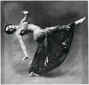 Images Dated 12th November 2019: Sahary Djeli, dancer