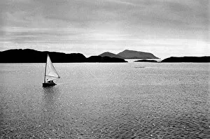 Images Dated 10th June 2016: Sailing dingy on the water, Ring of Kerry, Ireland