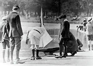 Serpentine Prints: Sailing model boats on the Serpentine, London