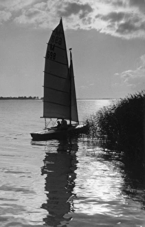 Images Dated 13th September 2011: Sailing at Sunset