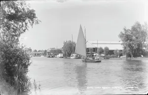 Horning Prints: Sailing on Town Reach