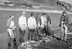 Oregon Prints: Salmon fishing Columbia River Oregon USA early 1900s