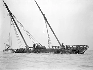 Aground Gallery: Salvaging a Fishing Boat