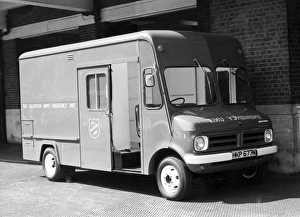 Images Dated 31st May 1975: Salvation Army Canteen Van
