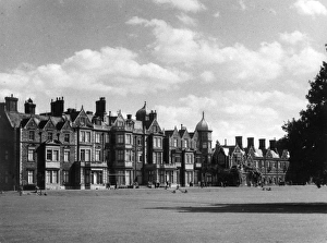 Images Dated 28th September 2017: Sandringham House