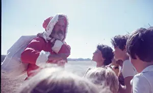 Claus Prints: Santa Claus in the desert in Oman