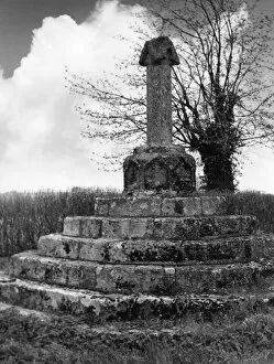 Images Dated 14th March 2011: Sarsden Village Cross