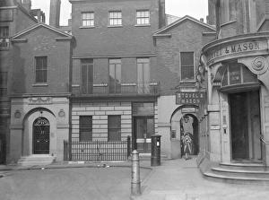 Renowned Gallery: Savile Place, London