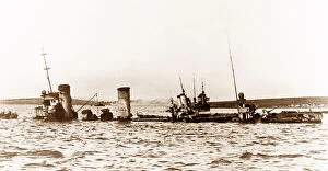 Scapa Collection: Scapa Flow, Destroyers sinking off Island of Fara