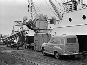 Images Dated 22nd November 2016: Scene at Leith Docks with ferry for Shetland Islands