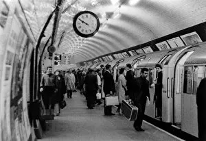 Platform Gallery: Scene on a London Underground Station