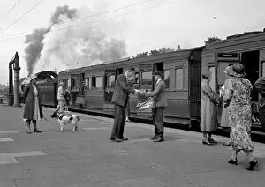 Flowery Collection: Scene at Salisbury Railway Station