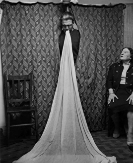 Images Dated 26th May 2017: Scene at a seance