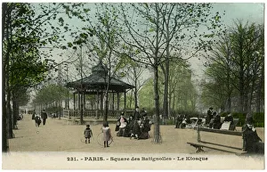 Images Dated 17th October 2019: Scene in the Square des Batignolles, Paris, France