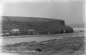 Newquay Prints: Scenic View of Mawgan Porth