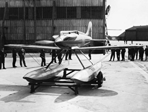 Images Dated 23rd September 2015: The Schneider Trophy 1929 - Calshot Spit, England