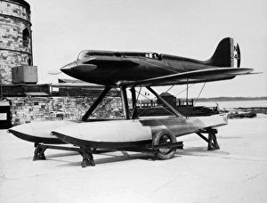 Images Dated 23rd September 2015: The Schneider Trophy 1929 - Calshot Spit, England