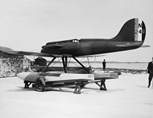 Images Dated 23rd September 2015: The Schneider Trophy 1929 - Calshot Spit, England