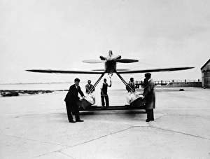 Images Dated 23rd September 2015: The Schneider Trophy 1929 - Calshot Spit, England
