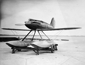 Images Dated 23rd September 2015: The Schneider Trophy 1929 - Calshot Spit, England