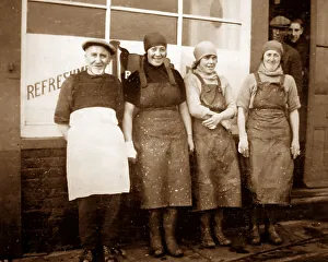 Scottish fisher girls (herring gutters and packers)