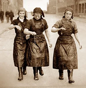 Scottish fisher girls (herring gutters and packers)
