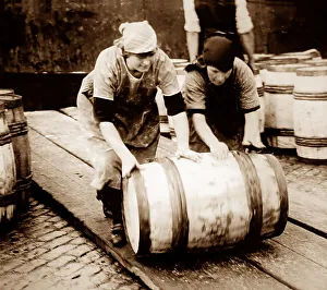 Scottish fisher girls (herring gutters and packers)