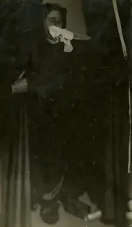 Scottish medium Helen Duncan starting to emit ectoplasm