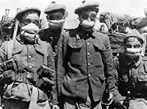 Images Dated 26th August 2011: Scottish soldiers in their gas masks, Western Front, WW1