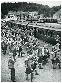 Kilts Collection: Scottish soldiers leaving for war in France, Sept 1939