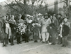 Images Dated 4th July 2011: Scout pilgrimage to Roosevelts Grave