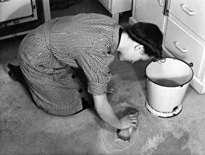 Kneels Prints: Scrubbing Kitchen Floor