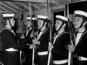 Images Dated 3rd April 2012: Sea cadet training, Walton-on-the-Naze, Essex