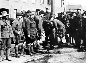 Seaforth Prints: Seaforth Highlanders drinking water at La Gorgue - WW1