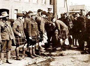 Seaforth Highlanders drinking water at La Gorgue - WW1