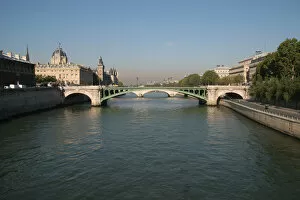 Images Dated 23rd September 2005: Sena River. Pari?s. France