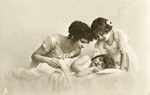 Nightie Gallery: Sentimental Postcard - Mother and daughters